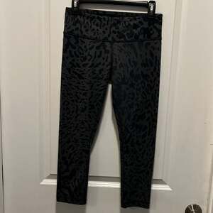 Lululemon SoulCycle Gray Black Leopard Animal Print Leggings Sz 6